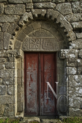 Portada da igrexa de San Fiz de Cangas