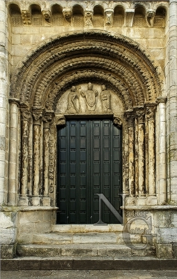 Portada da igrexa de San Nicolao de Portomarín